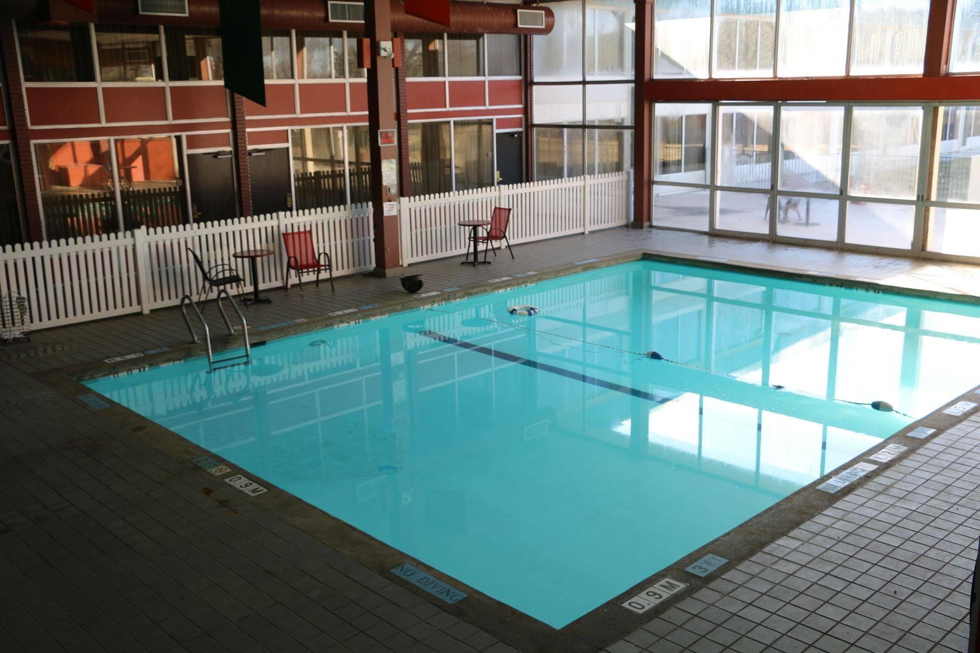 Sky Hotel At Tulsa Airport Экстерьер фото